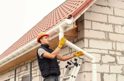 Pose et remplacement de gouttières à Issanlas